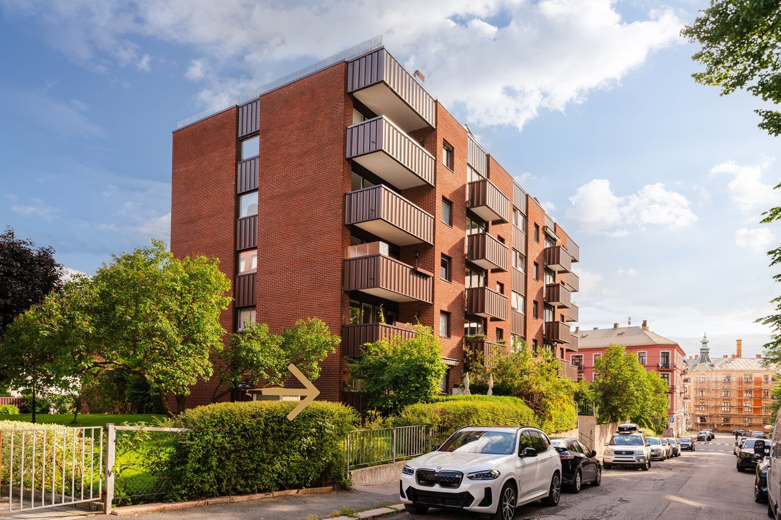 Fasade - Se pil for den gode, interne beliggenheten til leiligheten. Galleribilde