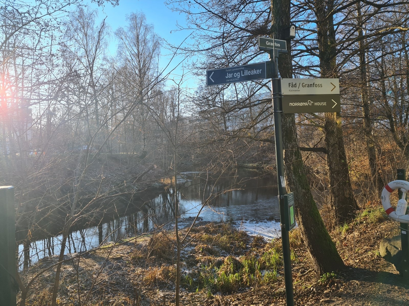 Området har flotte tur- og rekreasjonsmuligheter med tursti fra Lysaker helt opp til Bogstad og videre inn i marka. Galleribilde