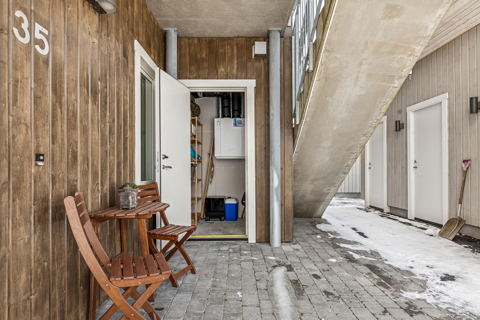 Tilknyttet leiligheten er en isolert bod, her står også sentralen til ventilasjonsanlegget. Galleribilde