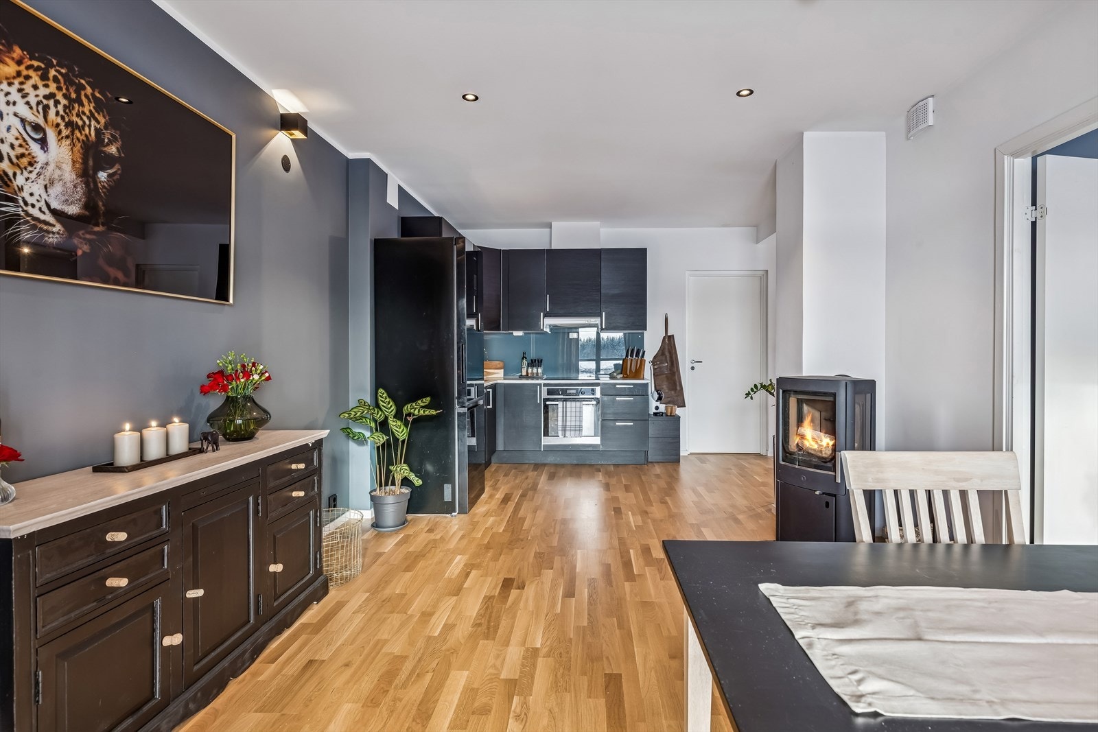 Leiligheten har balansert ventilasjonsanlegg med varmegjenvinner, som gir et godt og behagelig inneklima året rundt. Galleribilde