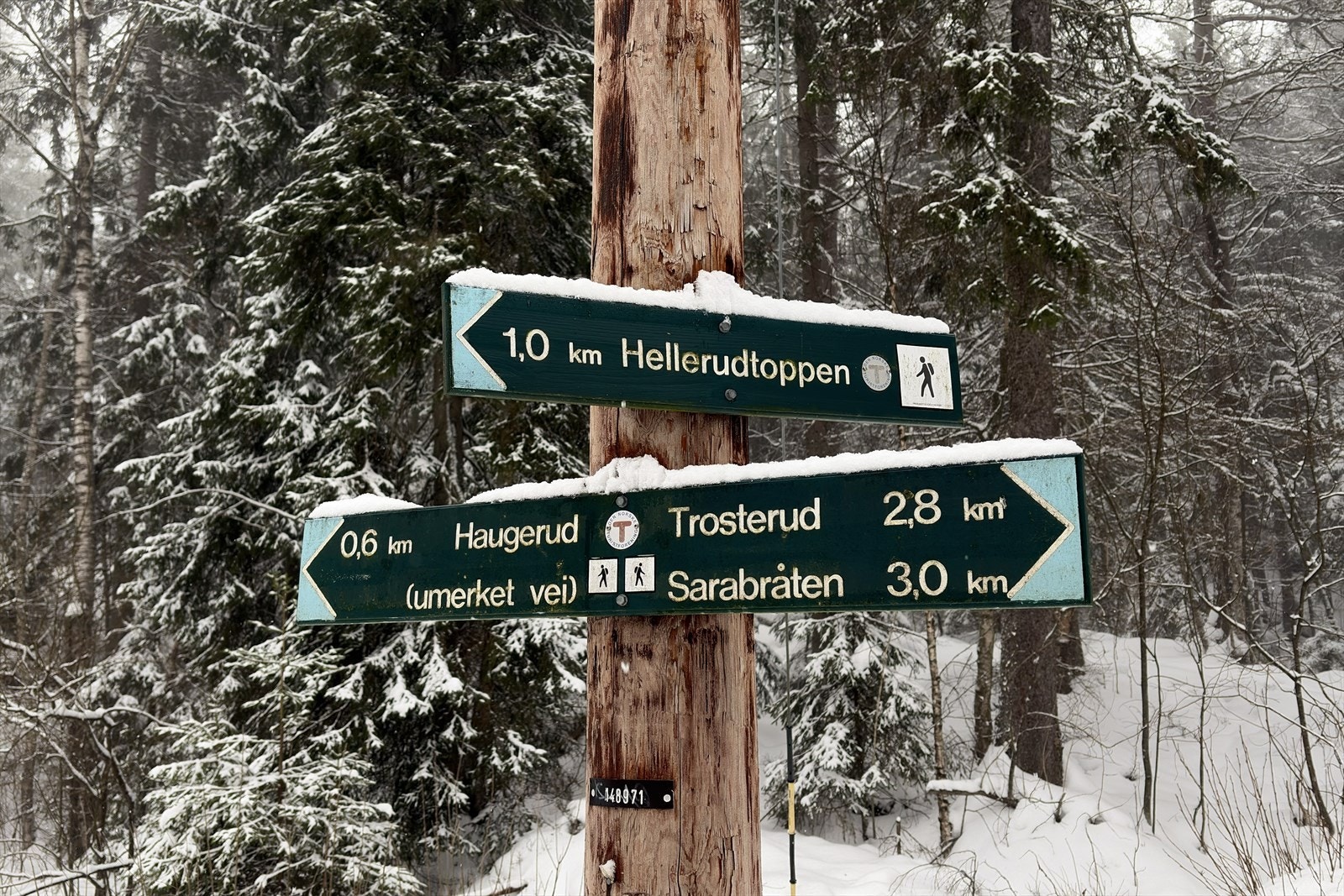 "Det er fantastisk med tilgang til et stort løypenettverk av skiløyper innover i marka. Mariholtet er en knapp times skitur unna. Kul akebakke rett bak huset." Sitat selger. Galleribilde