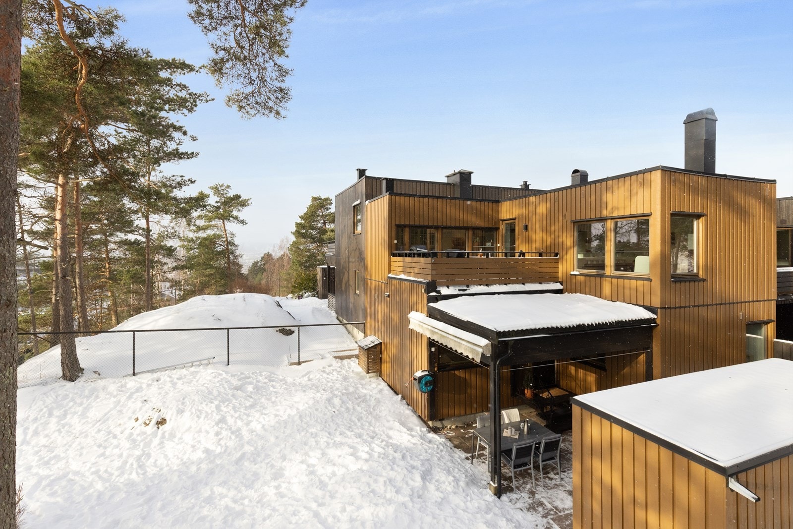 Enderekkehus med garasje og ypperlig beliggenhet nær marka! Galleribilde