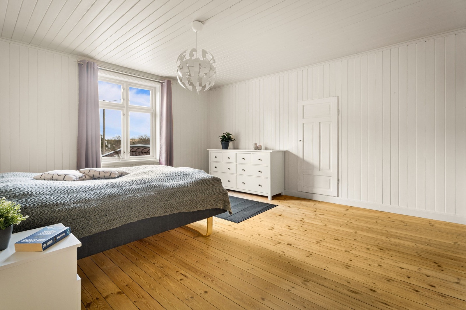 Her har man mange bruksmuligheter. Rommet har dør inn til en garderobe på 6 kvadrat. Galleribilde