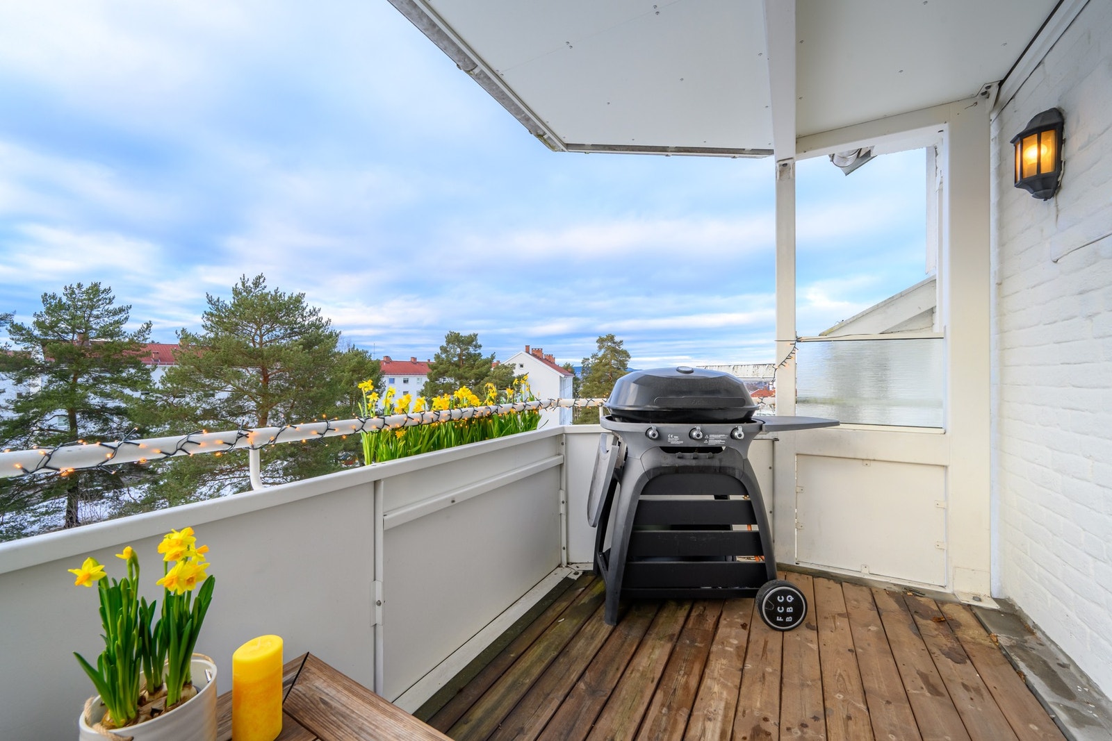 Her er det plass til sittegruppe, grill mm. Galleribilde