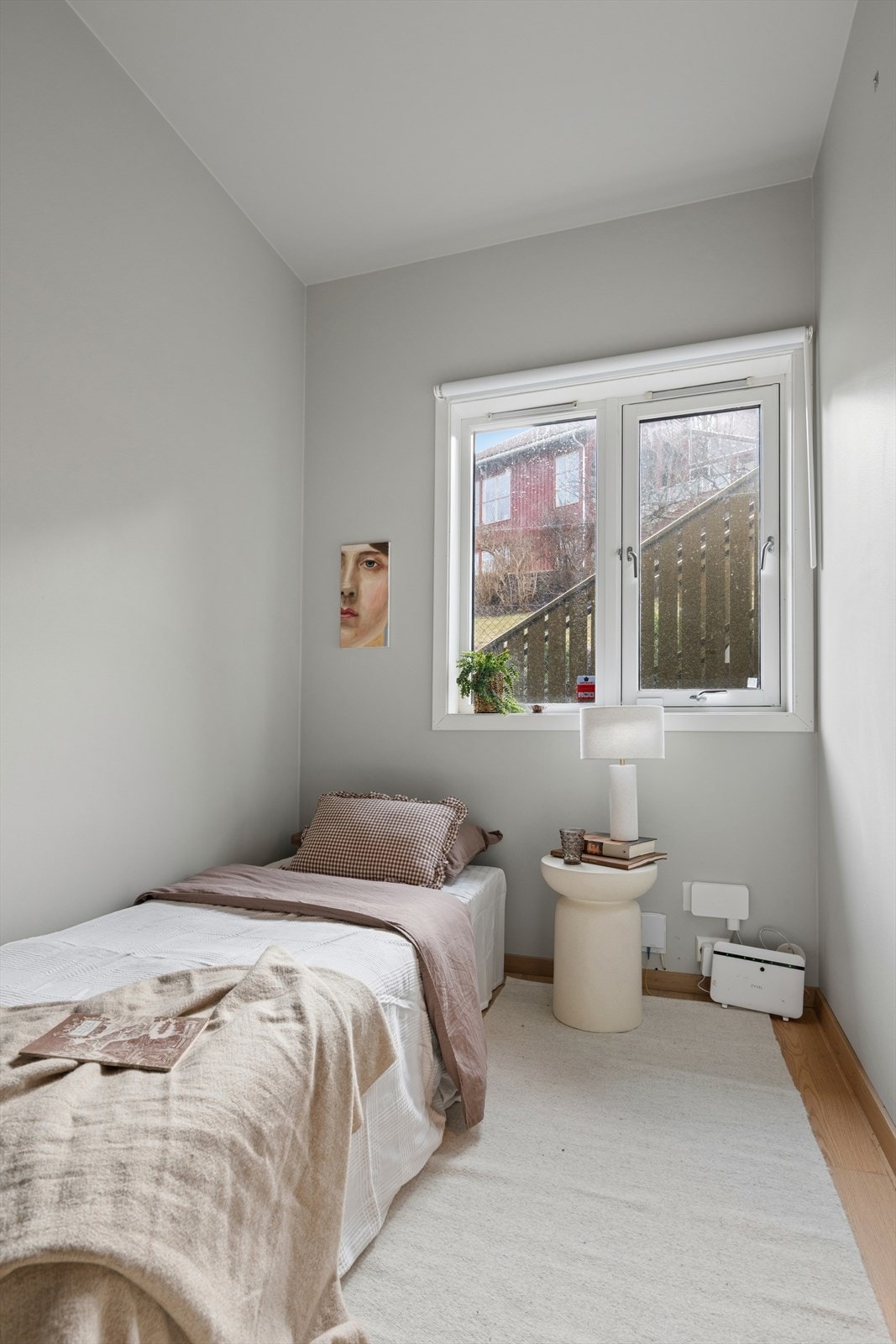 Det andre soverommet er noe mindre, men passer ypperlig som barnerom, gjesterom, kontor eller lignende. Galleribilde