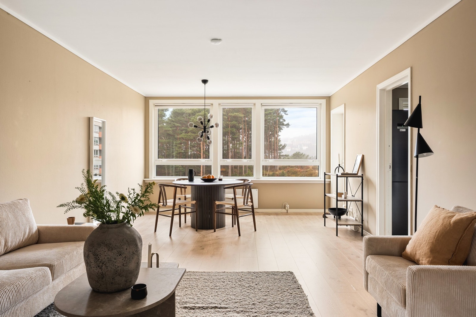 Dette er en lekker 4-roms toppleilighet med gode solforhold og god utsikt på vestvendt balkong! Galleribilde