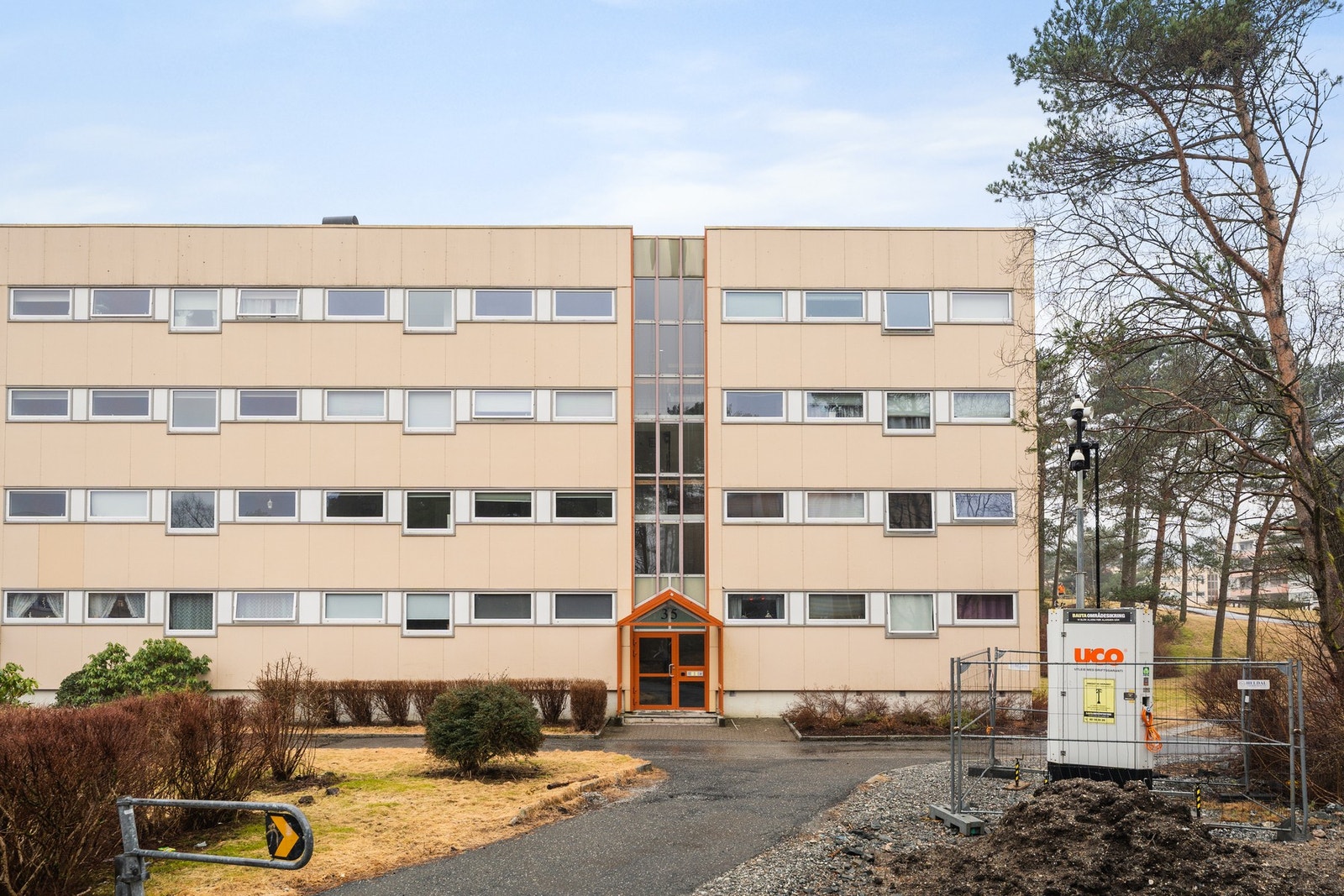 Det medfølger også 3 stk. eksterne boder på totalt 13 kvm. Galleribilde