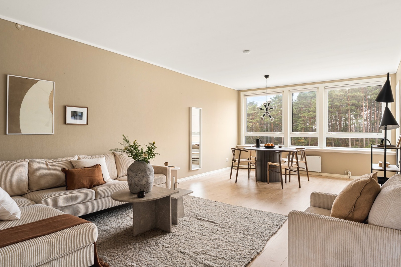 Myrdalskogen 35 presenteres av Mekleriet eiendomsmegling ved Tor Ramsøy. Galleribilde