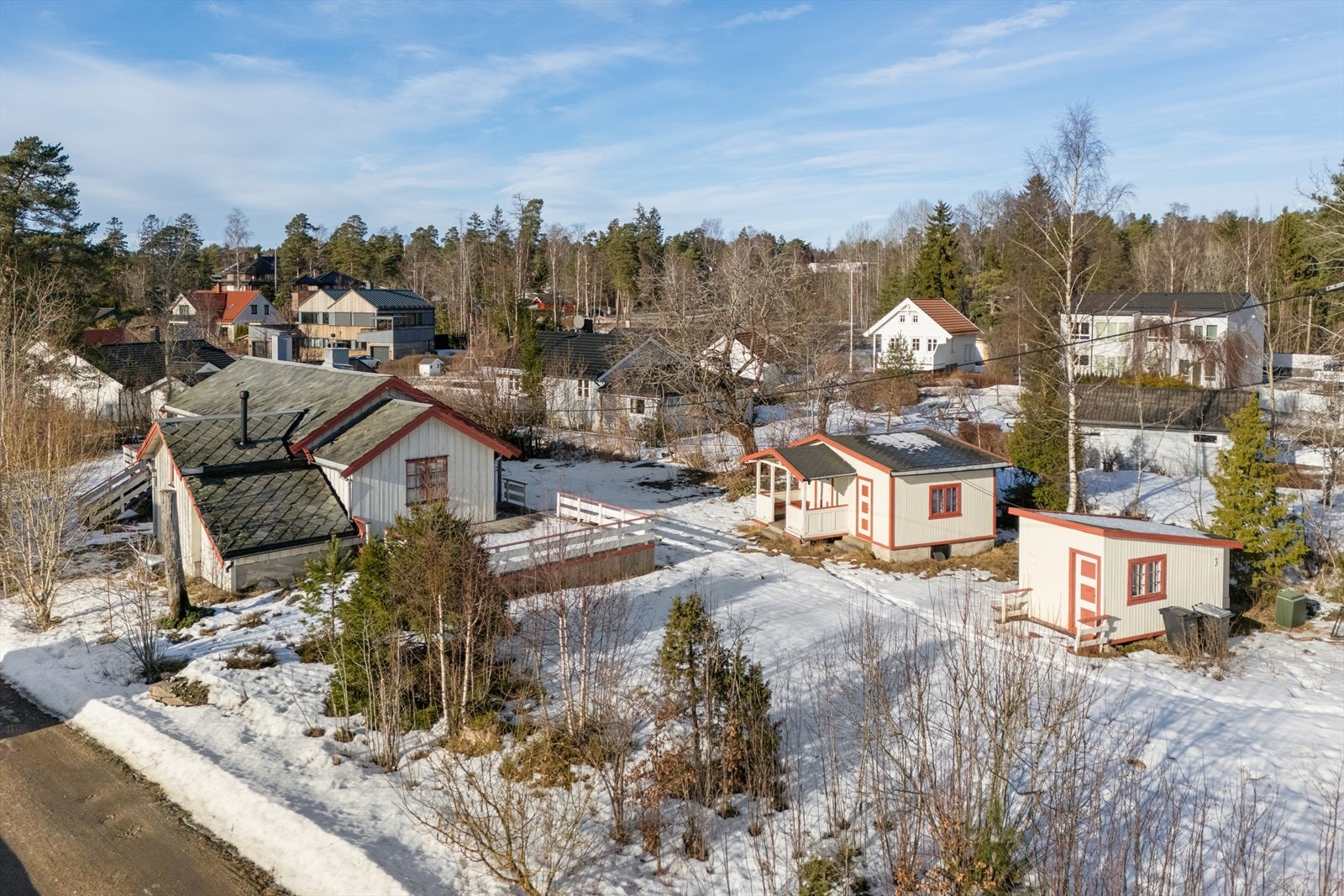 Fritidseiendom med hytte og to anneks. Galleribilde