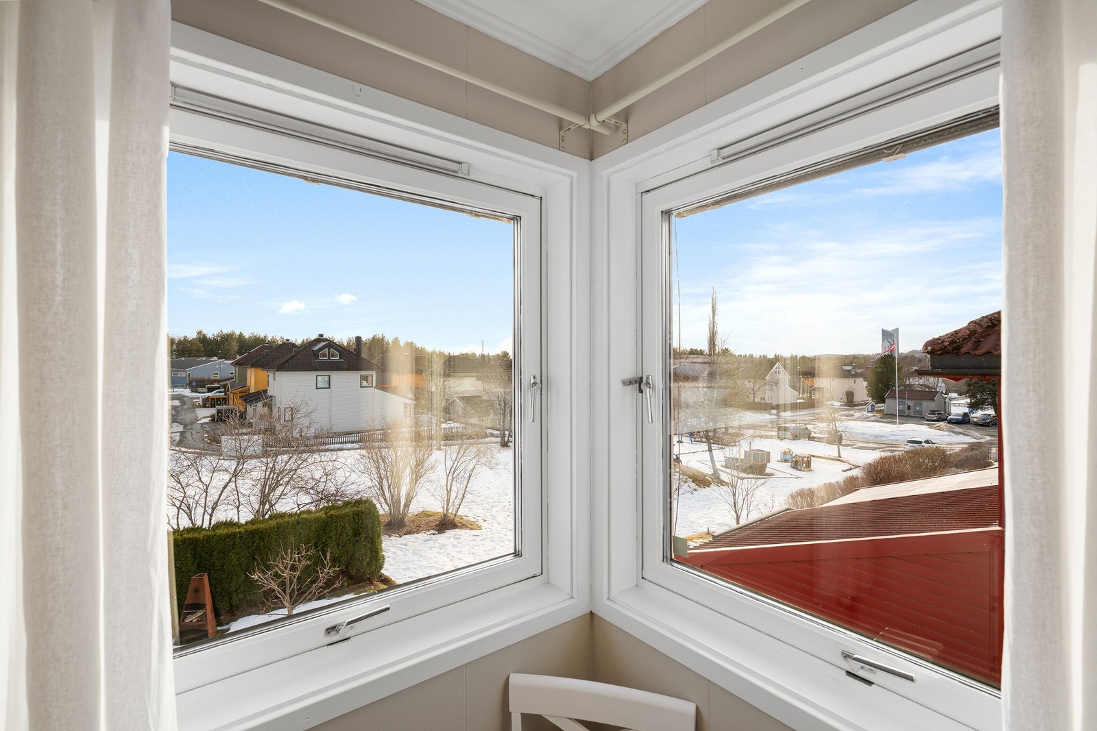 Boligen har en flott beliggenhet skjermet for innsyn. Galleribilde