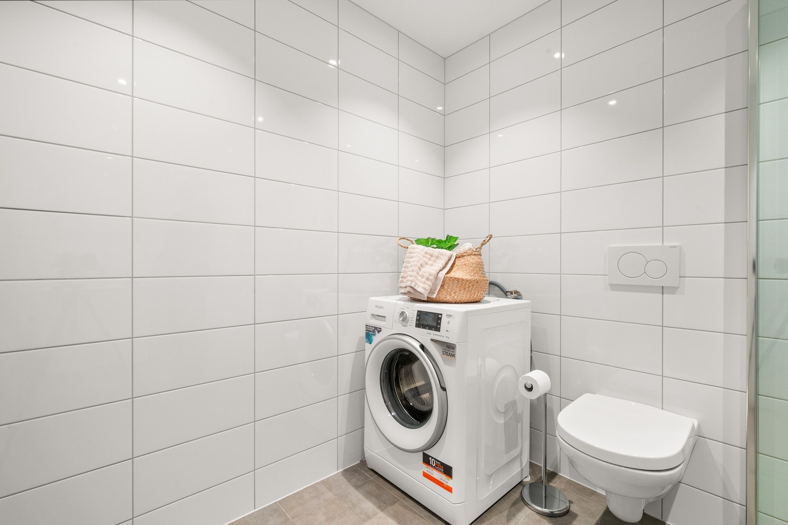 Badet er helfliset med varmekabler. Galleribilde