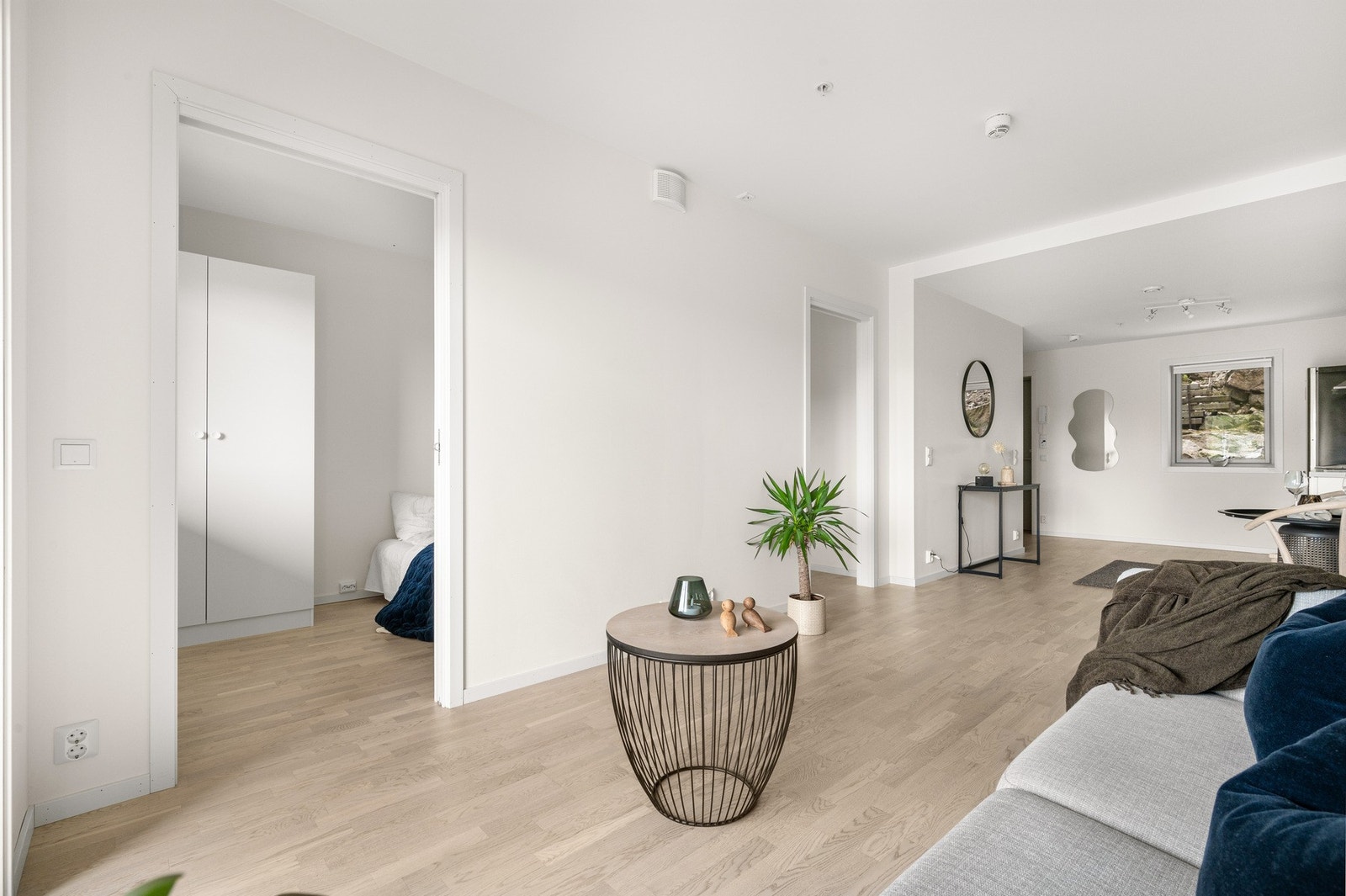 Her har du god plass til sofagruppe, mediemøblement og en hyggelig spisegruppe. Galleribilde