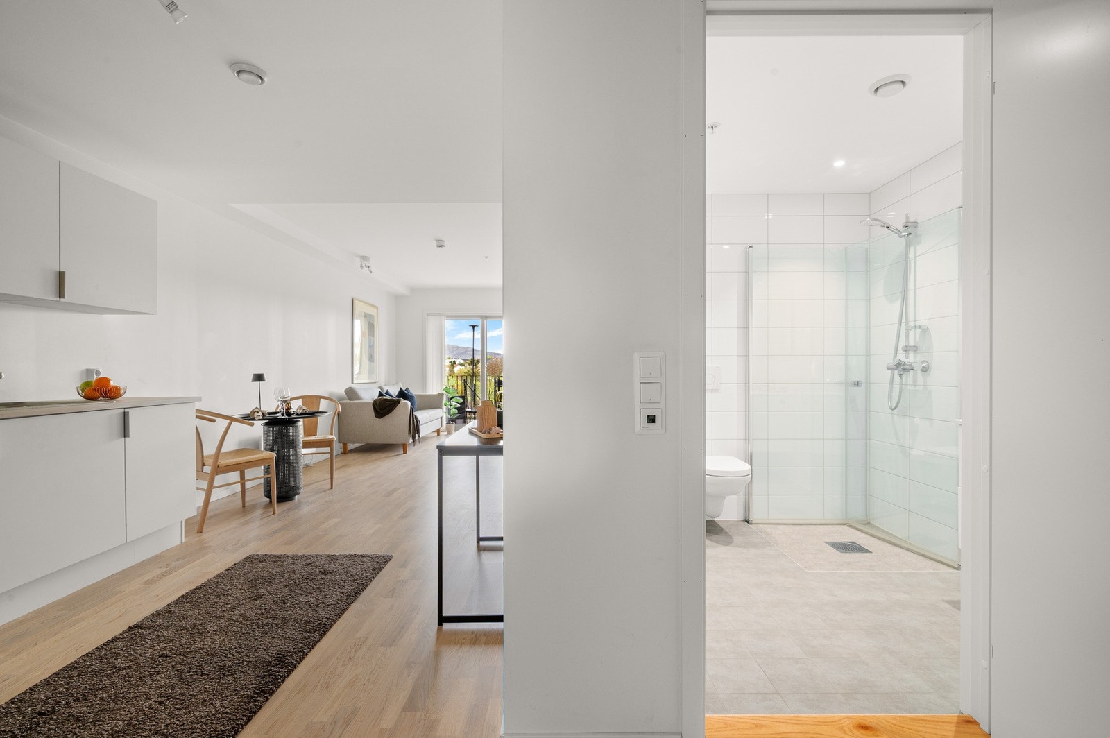 Det første som møter deg er et pent og lyst inngangsparti på 4,3 m². Galleribilde