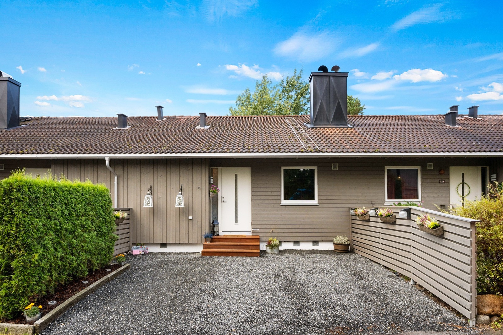 Det er plass til to bilder utenfor døren Galleribilde