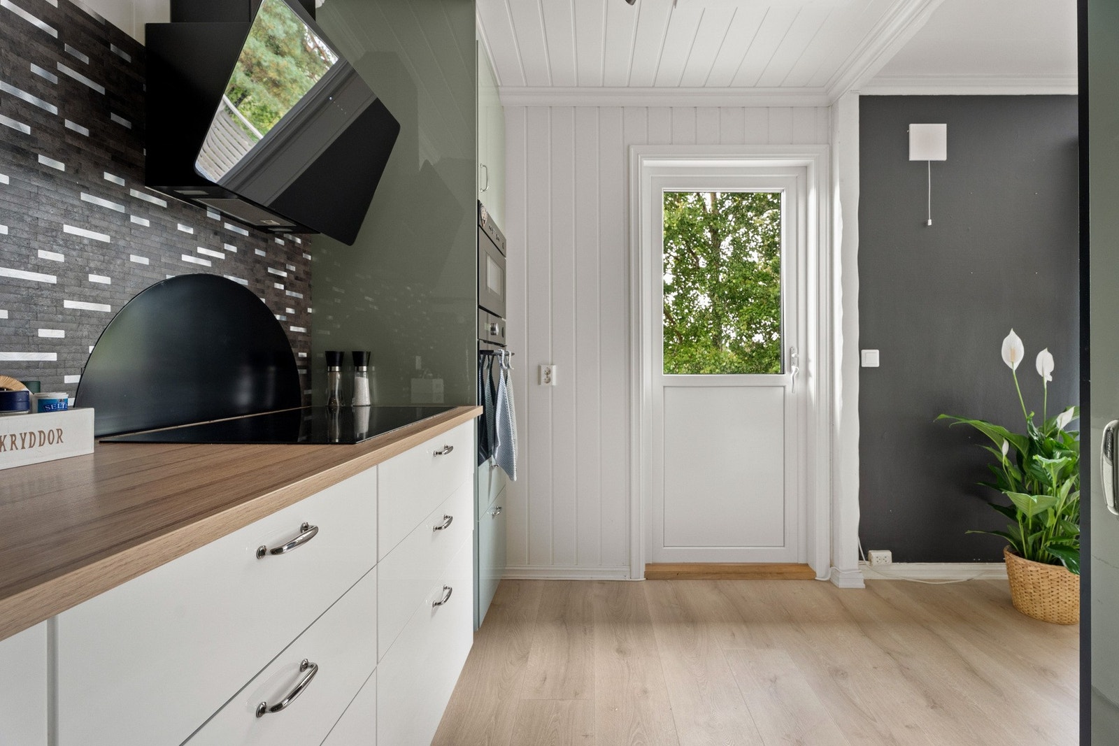 Fra kjøkken / stue er det utgang til en veranda på 17 kvm Galleribilde