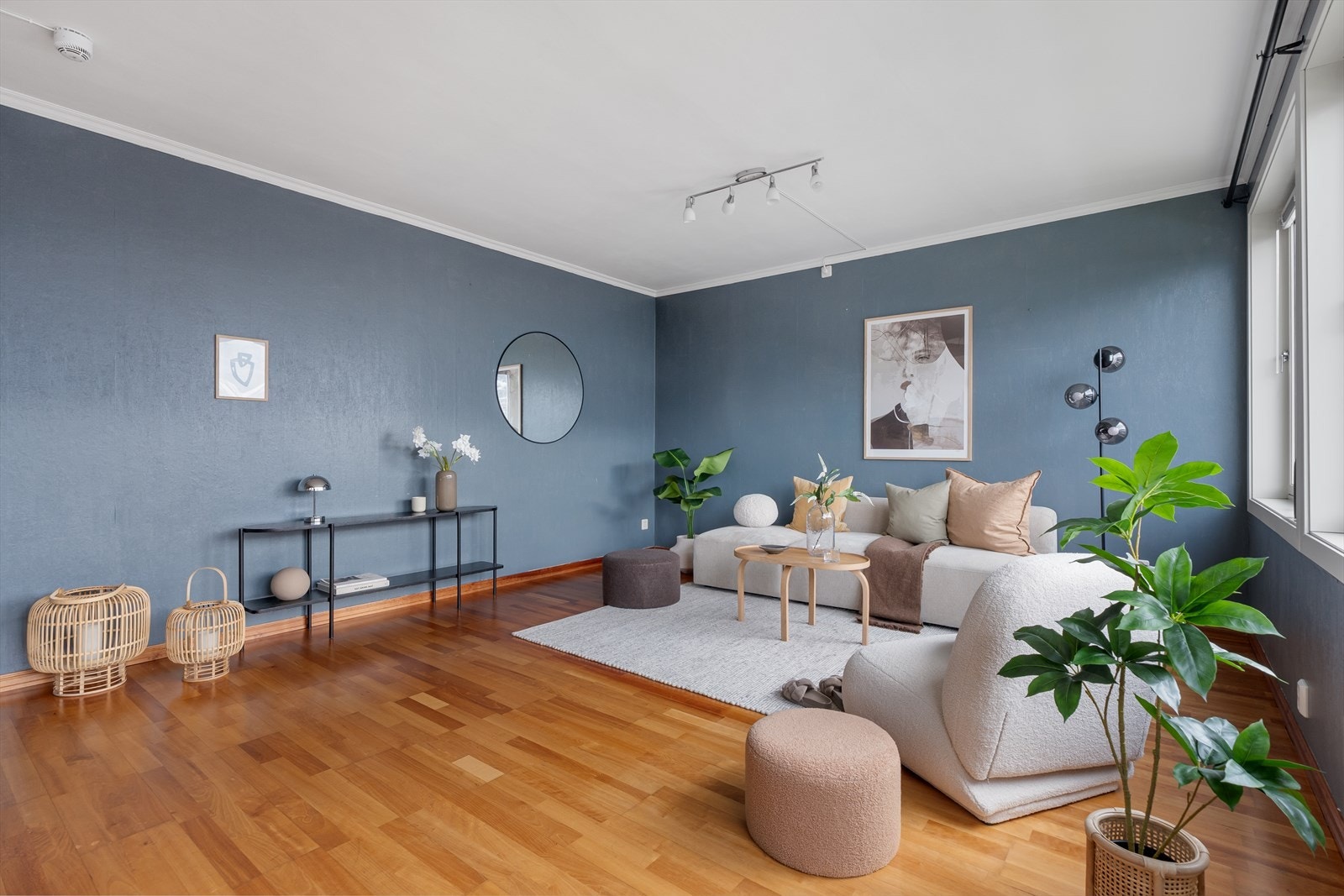 Stuen kan møbleres med både sofagruppe og spisemøblement. Galleribilde