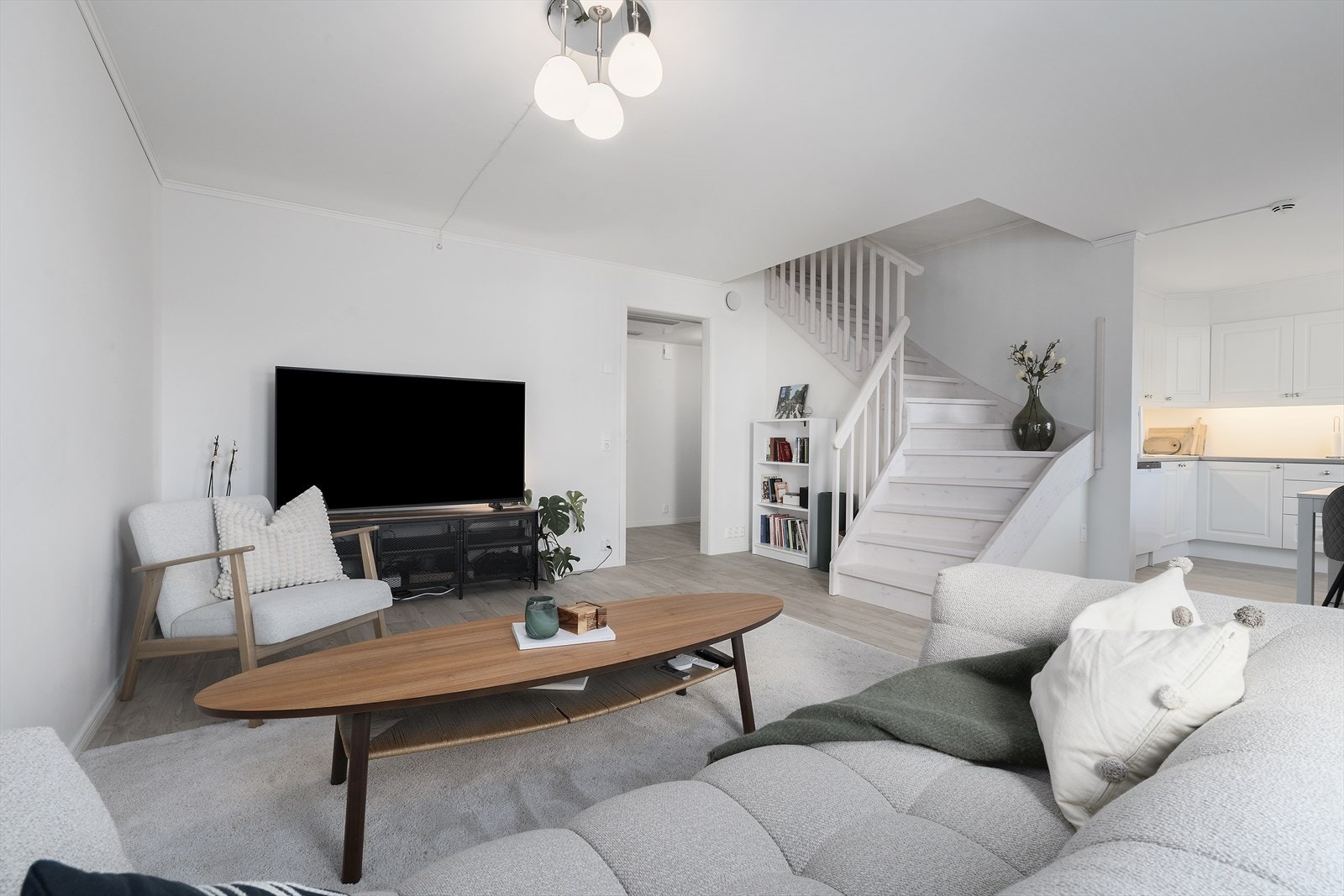 Leiligheten har innvendig trapp fra stue til loftetasje hvor det er mulighet for innredning av tv-stue, soverom og bad iht. løsning fra Trysilhus. Galleribilde