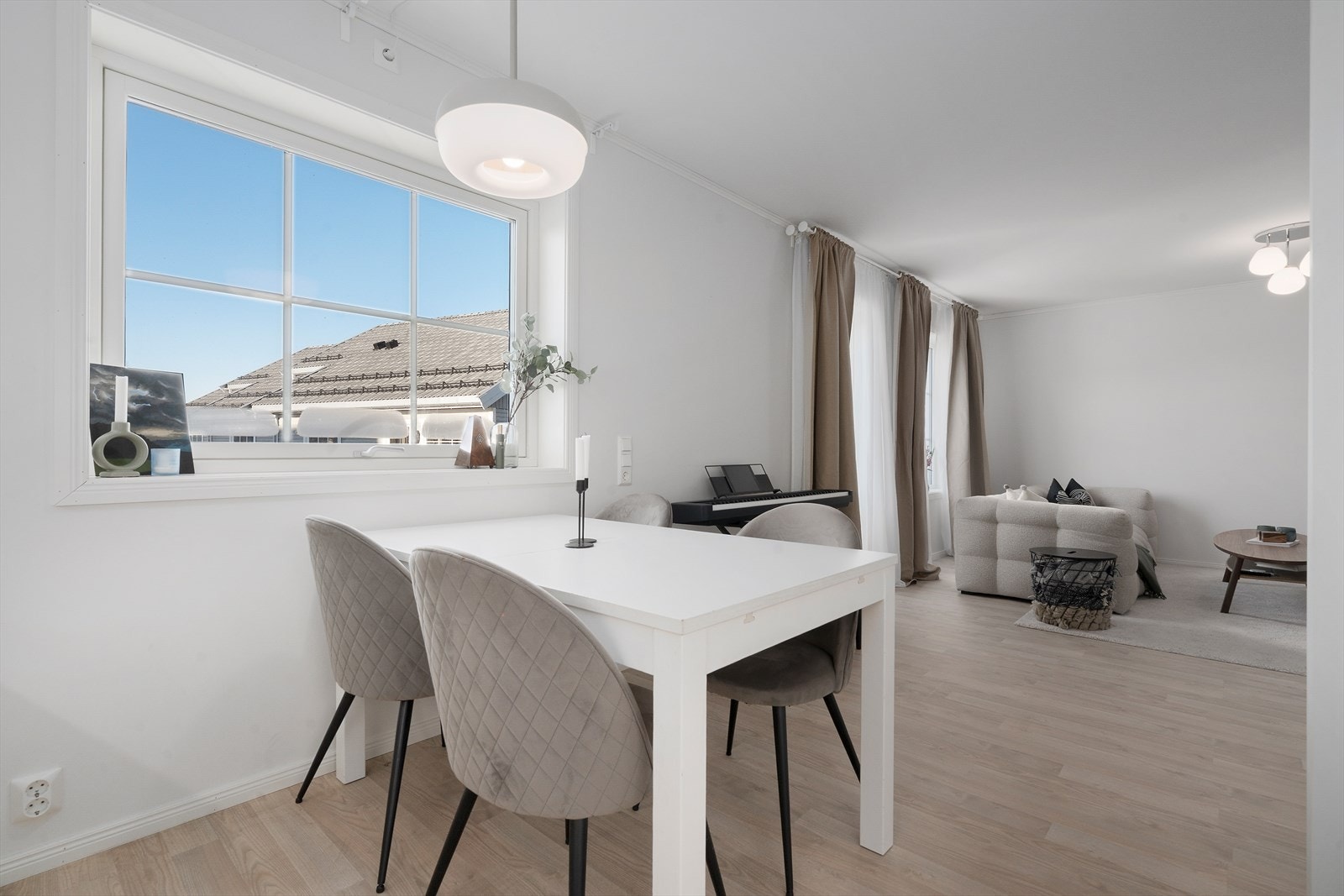 Vinduet slipper godt inn med naturlig lys. Galleribilde