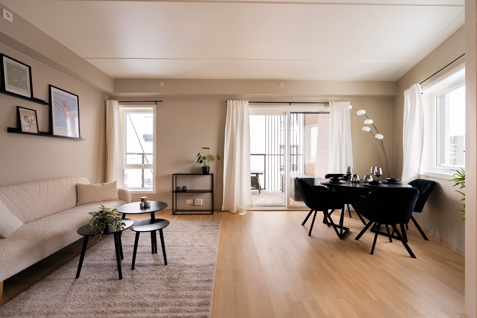 Strøken og moderne 3-roms leilighet i 7.etg med garasjeplass og ekstern bod. Galleribilde