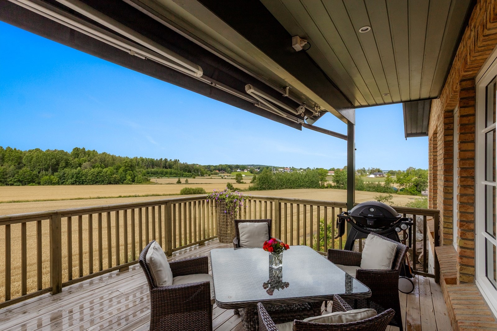 Her får du en terrasse på hele 74 m2 med nydelig utsikt. Galleribilde