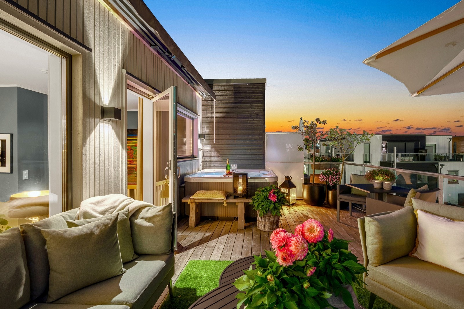 På takterrassen er det meget gode solfohold, så her ligger alt til rette for å nyte solfylte dager! Galleribilde