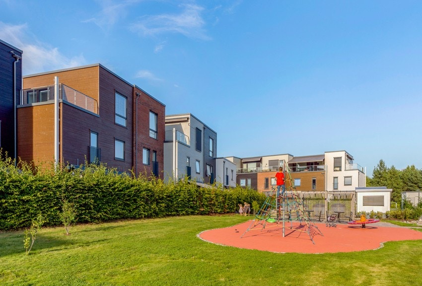 Lekeplass på det nederste tunet til sameiet. Galleribilde