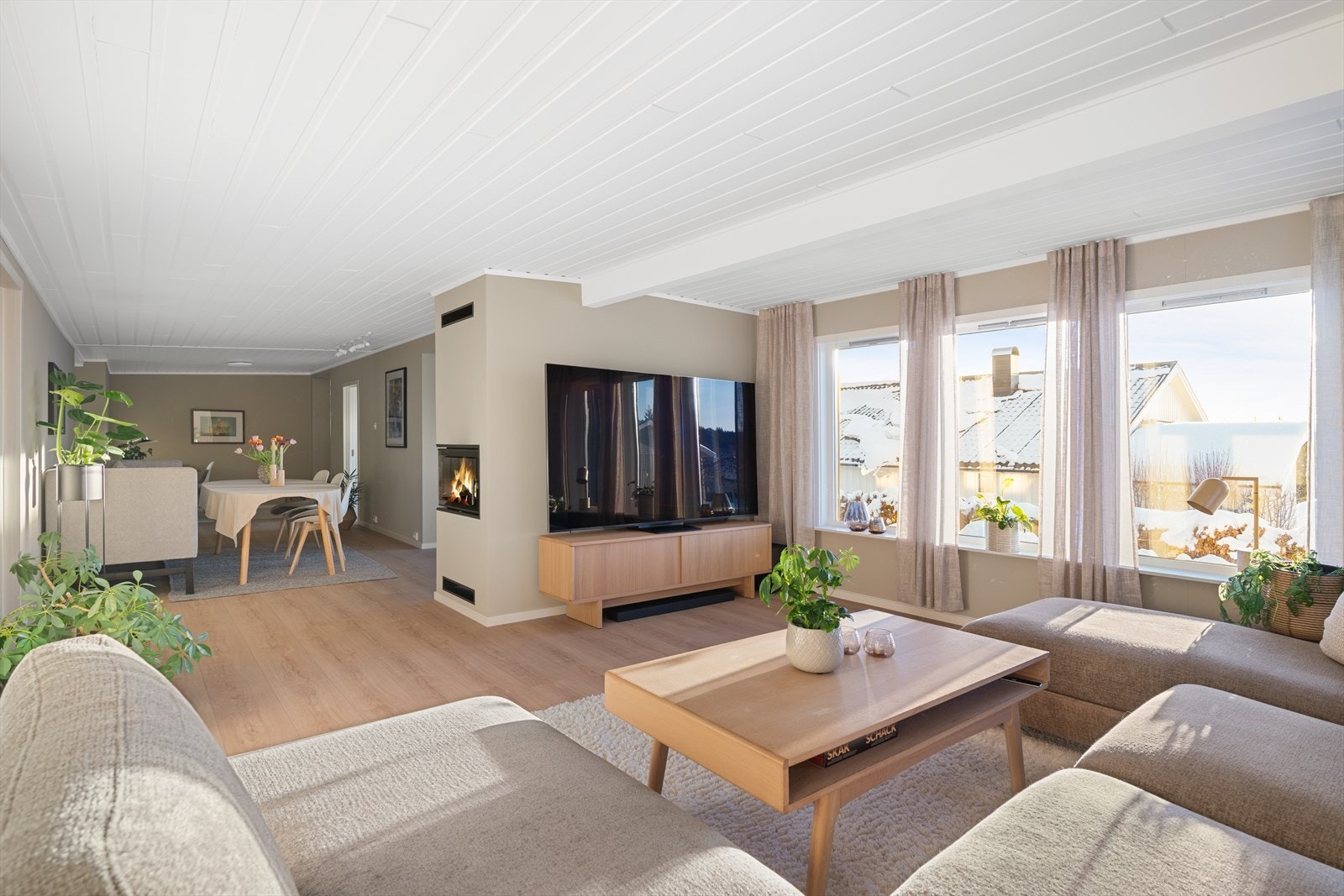 Det er montert utvendig screens på stuevinduene Galleribilde