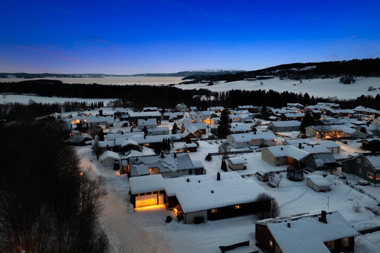 Fra boligen vil man ha gangavstand til Egge barne- og ungdomsskole, Egge barnehage, samt fine turområder Galleribilde