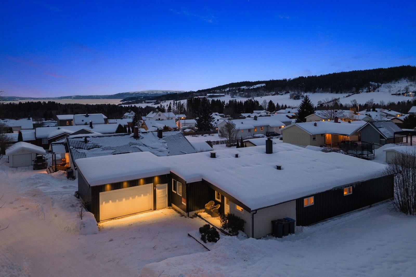 Boligen ligger i et populært boligfelt med mange barnefamilier i nærområdet Galleribilde