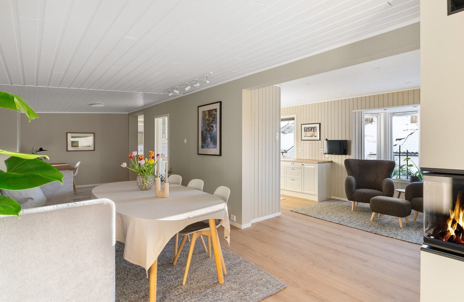 Her er det god plass til å etablere en sittegruppe - perfekt for sosiale sammenkomster. Galleribilde