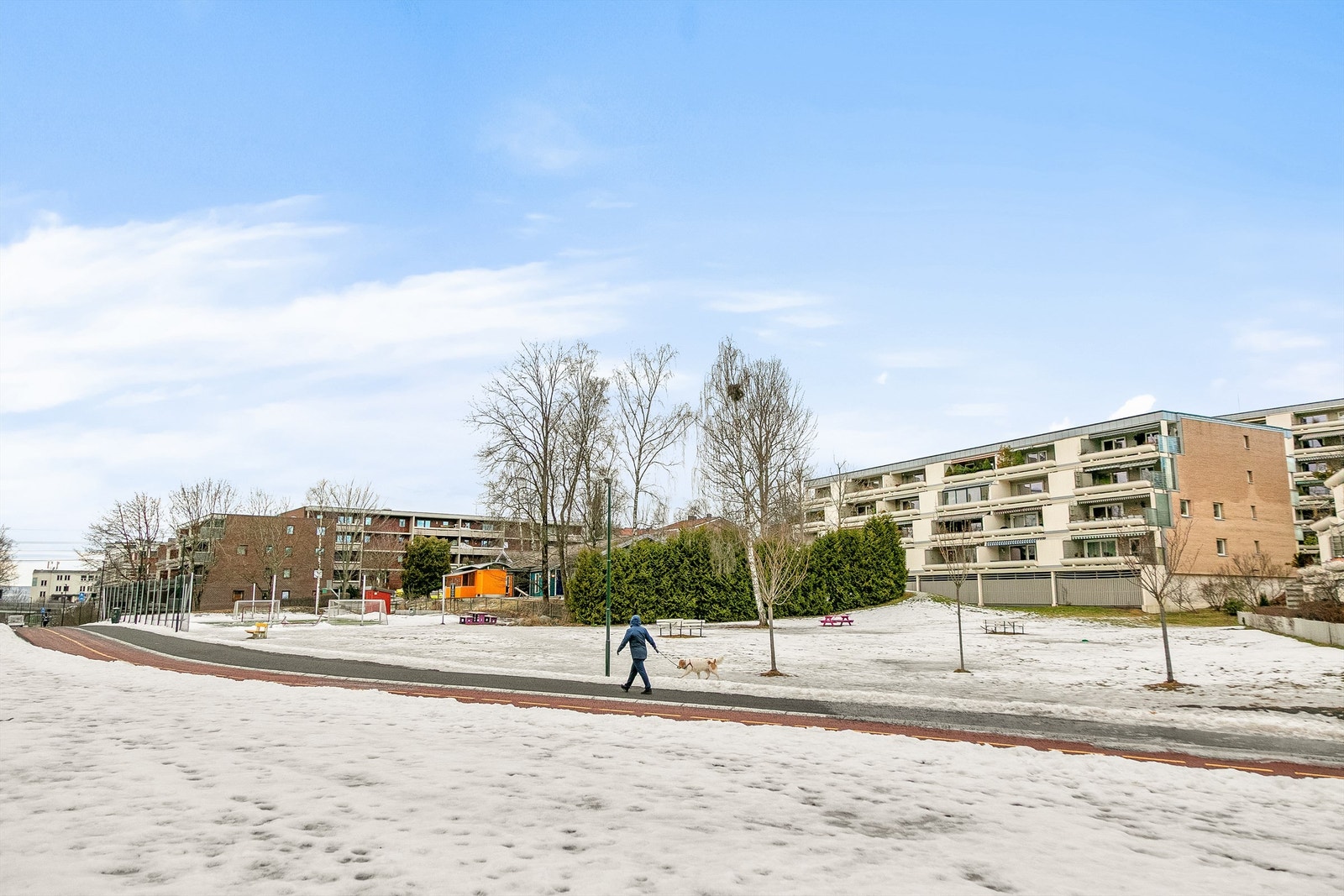 Leiligheten ligger i et rolig og veletablert boligområde på Etterstad uten gjennomgangstrafikk. Galleribilde