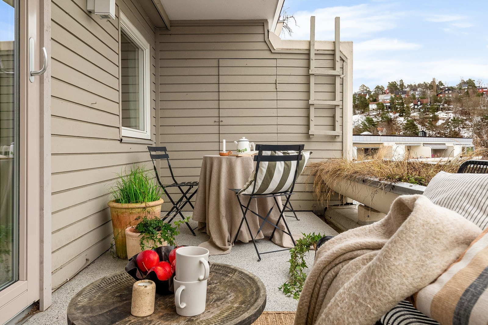 Her kan årets varme dager nytes i en hyggelig sittegruppe. Galleribilde