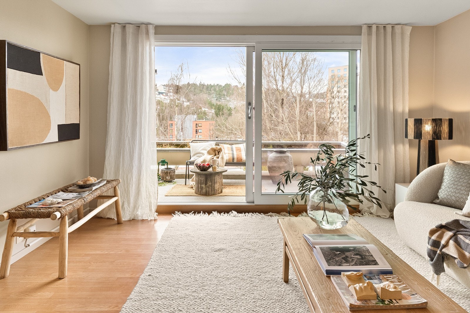 Balkongskyvedøren er fra 2018 og har 3-lags glass. Galleribilde