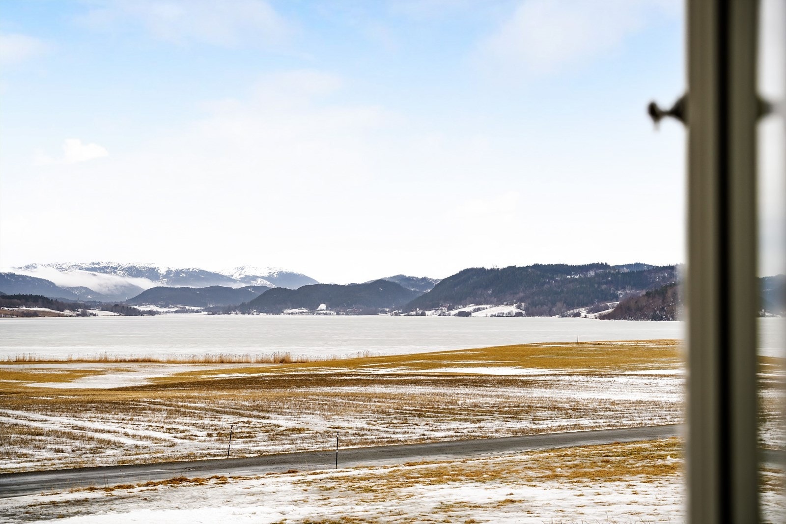 Fantastisk utsikt mot botn fra stuevinduet. Galleribilde