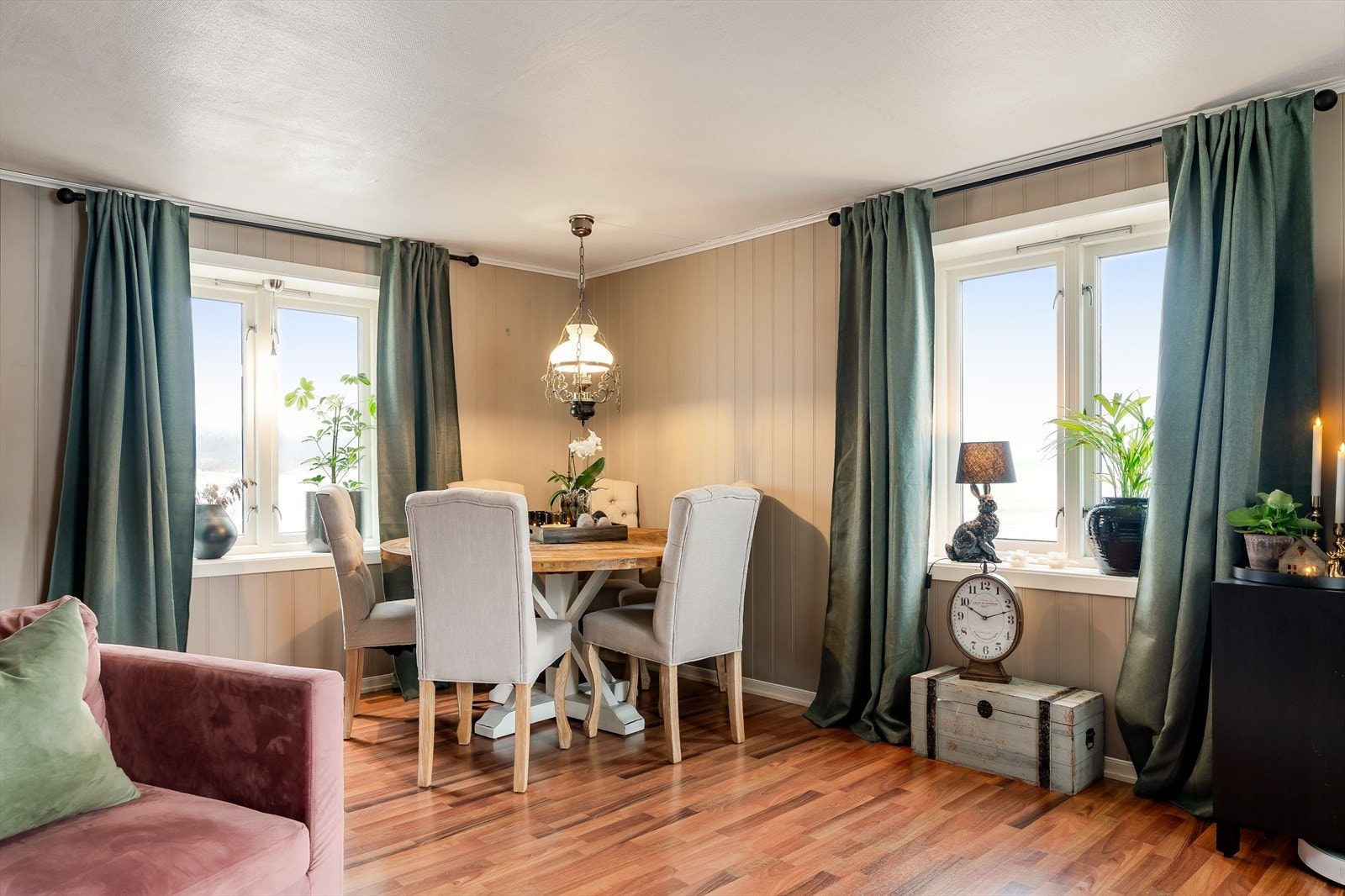 Stuen kan enkelt møbleres etter egne preferanser. Galleribilde