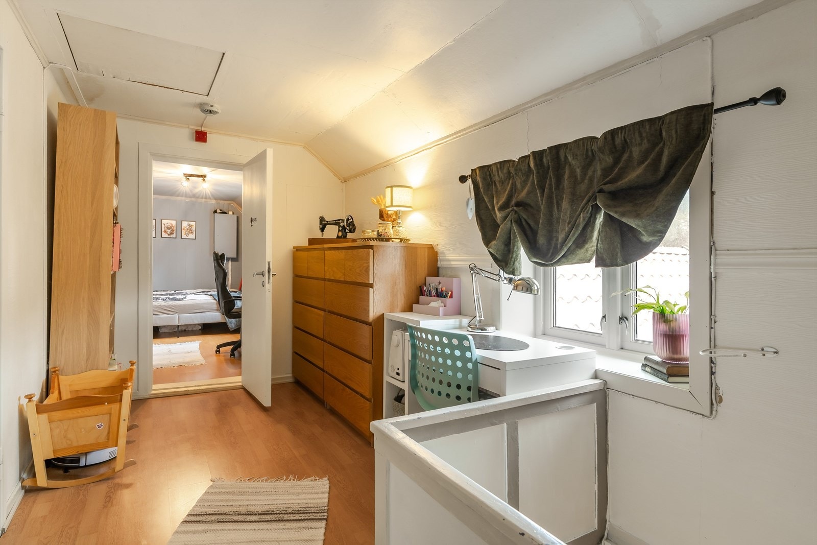 Inspeksjonsluke til loftet på gangen i 2. etasje. Galleribilde