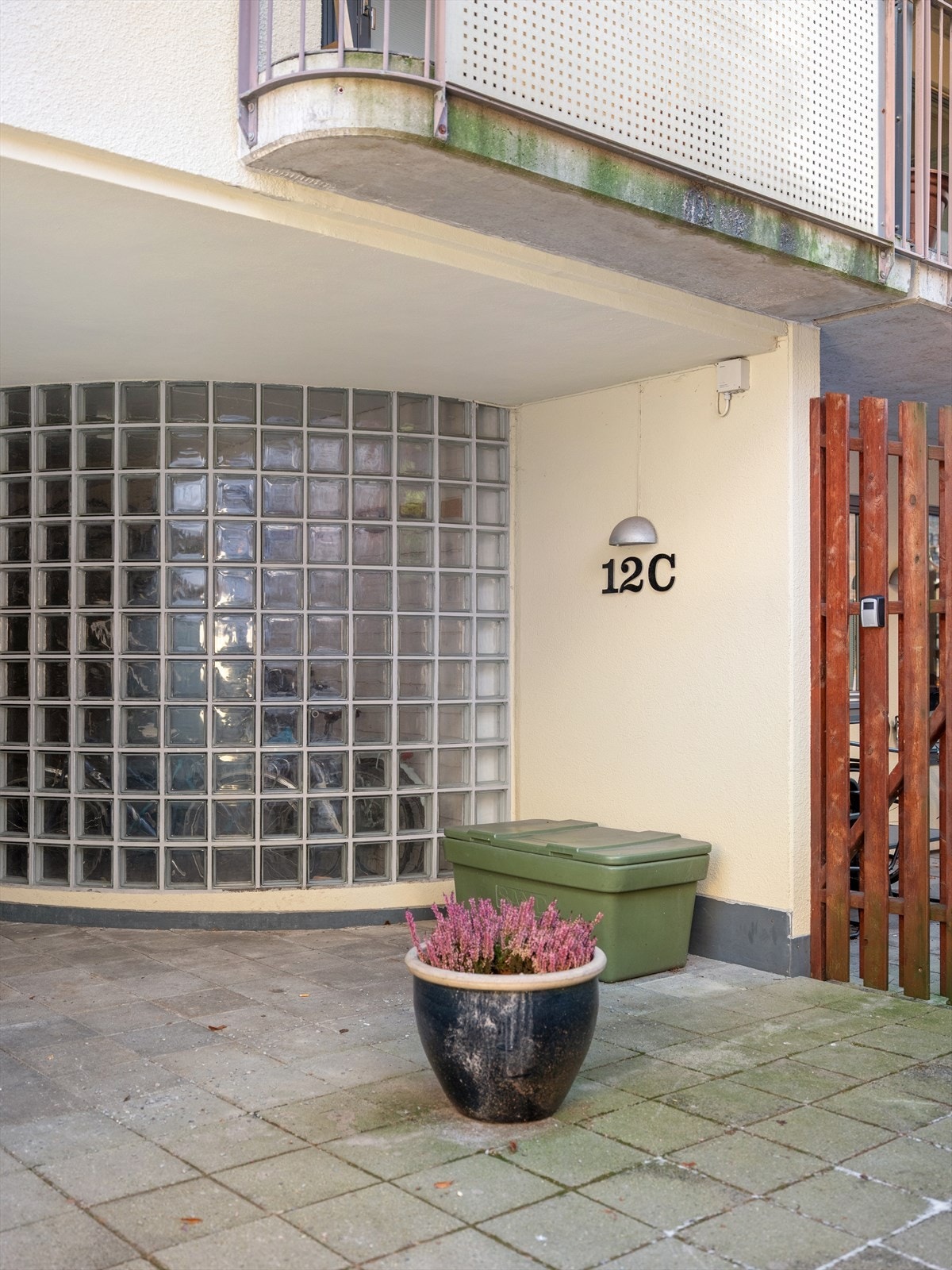 Johannes Bruns gate 12C har en attraktiv og sentral beliggenhet mellom Bislett og Adamstuen - et populært boligområde med grønne omgivelser og urban småbyfølelse. Galleribilde