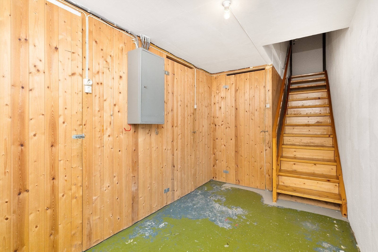 Trappegang i kjeller. Galleribilde