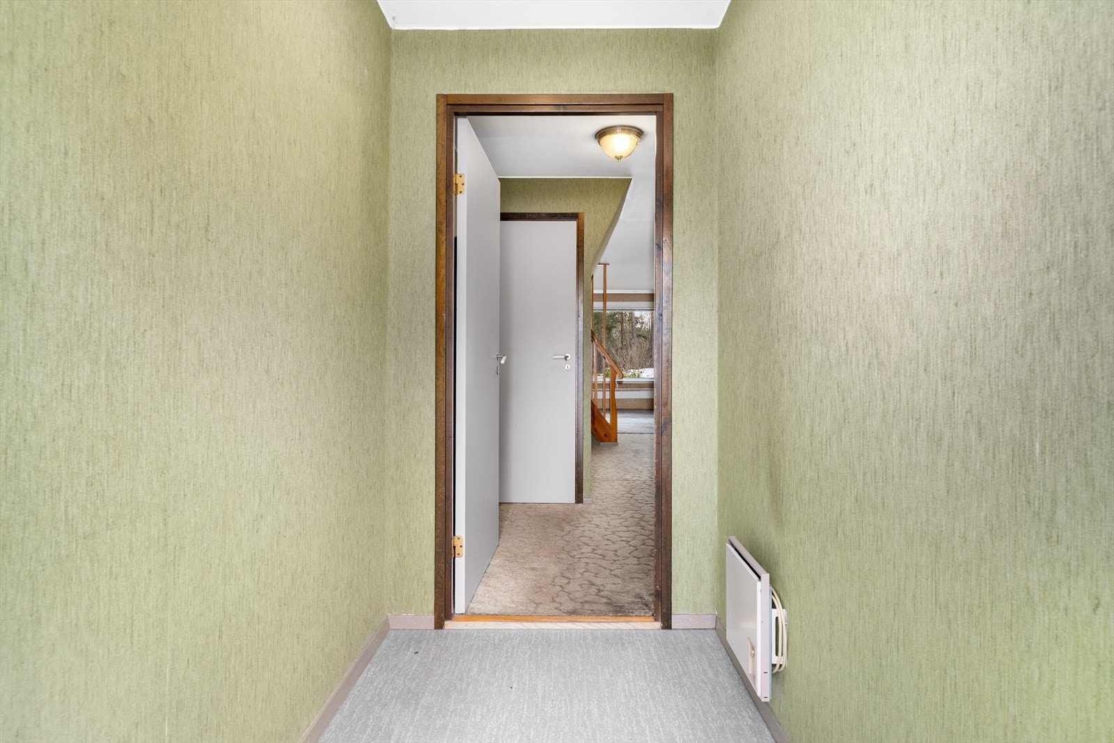 Hyggelig entre som ønsker velkommen inn Galleribilde