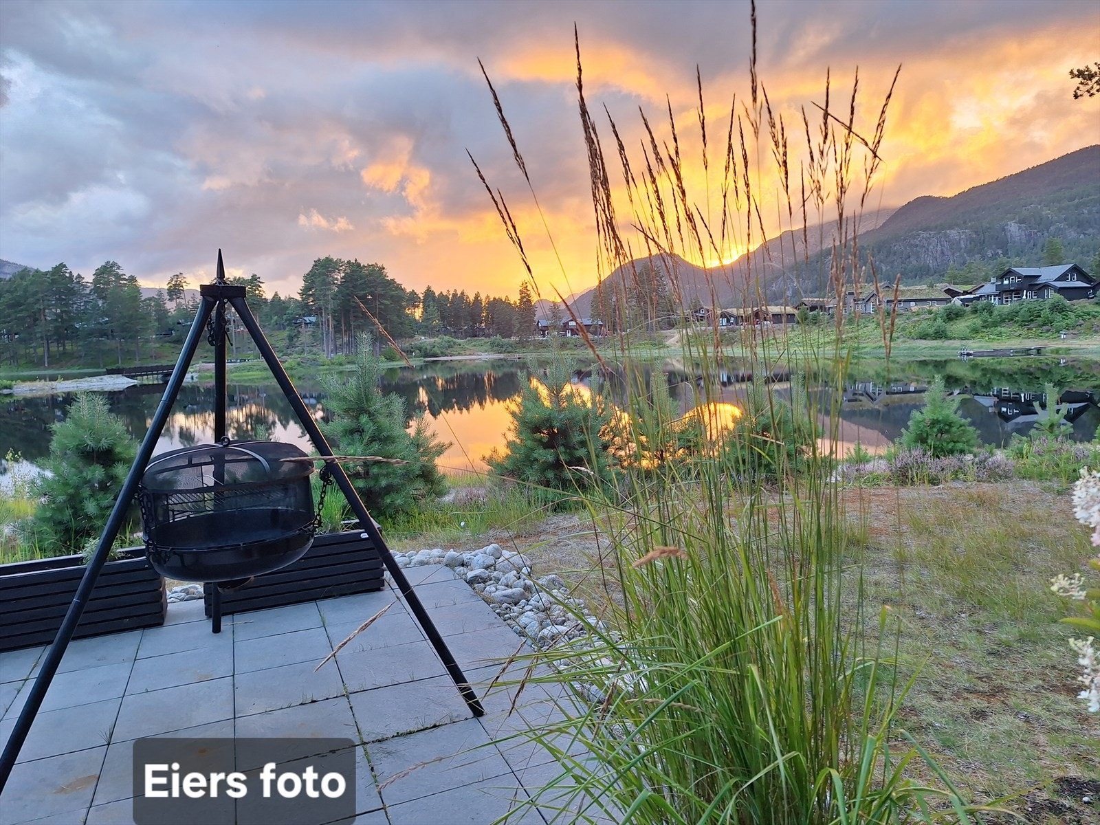 Det er bare å glede seg til sommeren! Denne hyttedrømmen kan bli din! Galleribilde