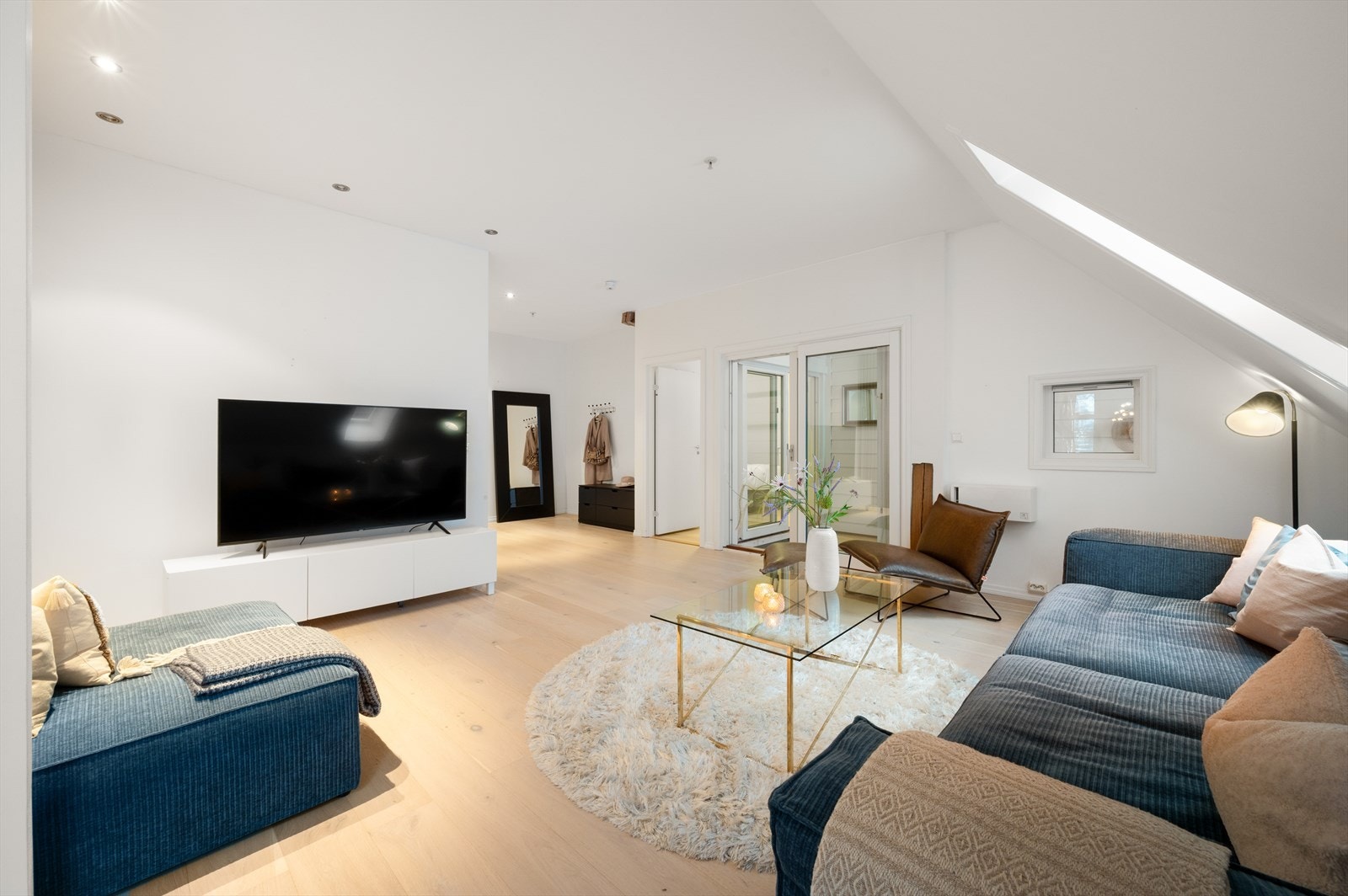 - Merk listefri overgang mellom vegger og tak som sørger for et sømløst og moderne uttrykk - Galleribilde