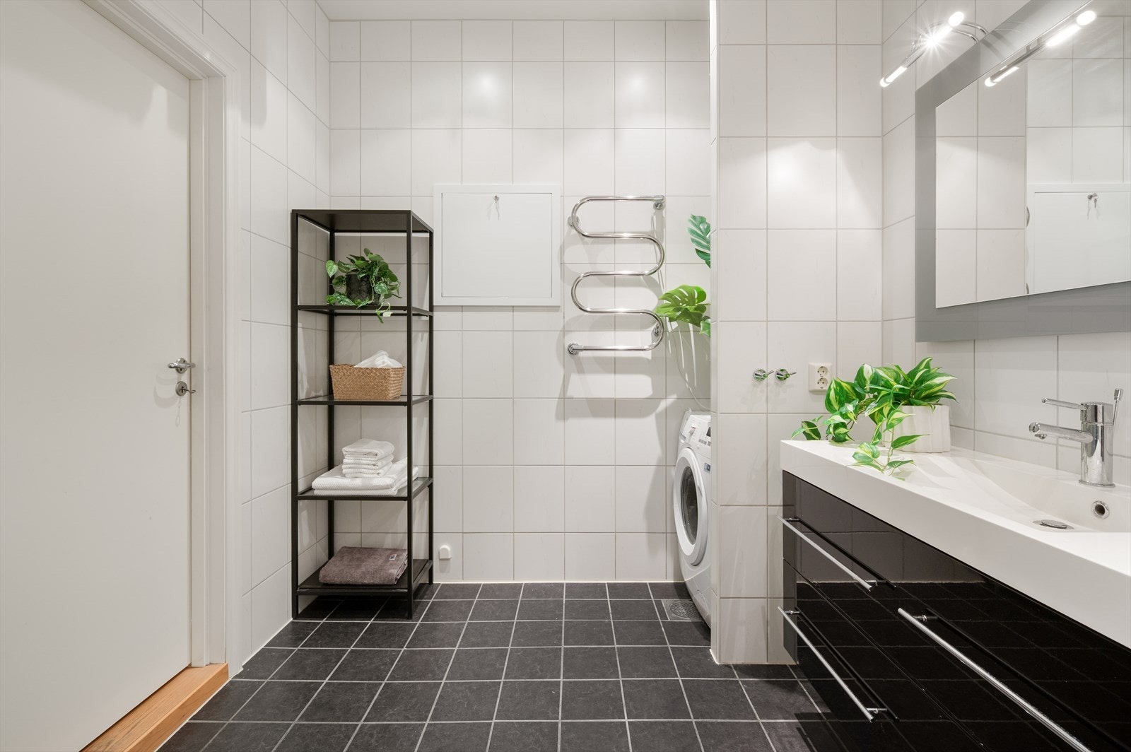 - Opplegg for vaskemaskin samt plass til tørketrommel ved behov - Galleribilde