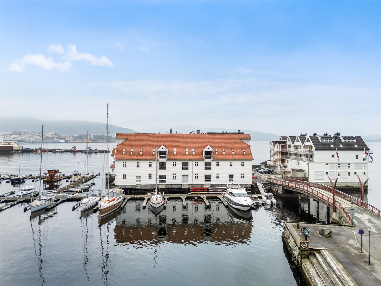 - Nydelige turmuligheter og bademuligheter rett utenfor egen inngangsdør - Galleribilde