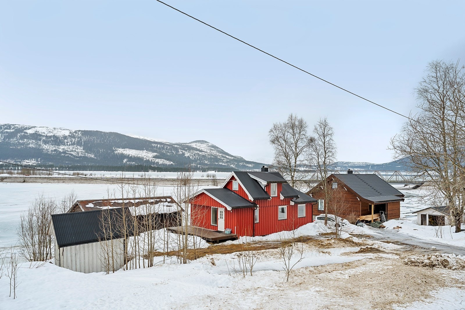 Her er det oppført enebolig, naust og uthus Galleribilde