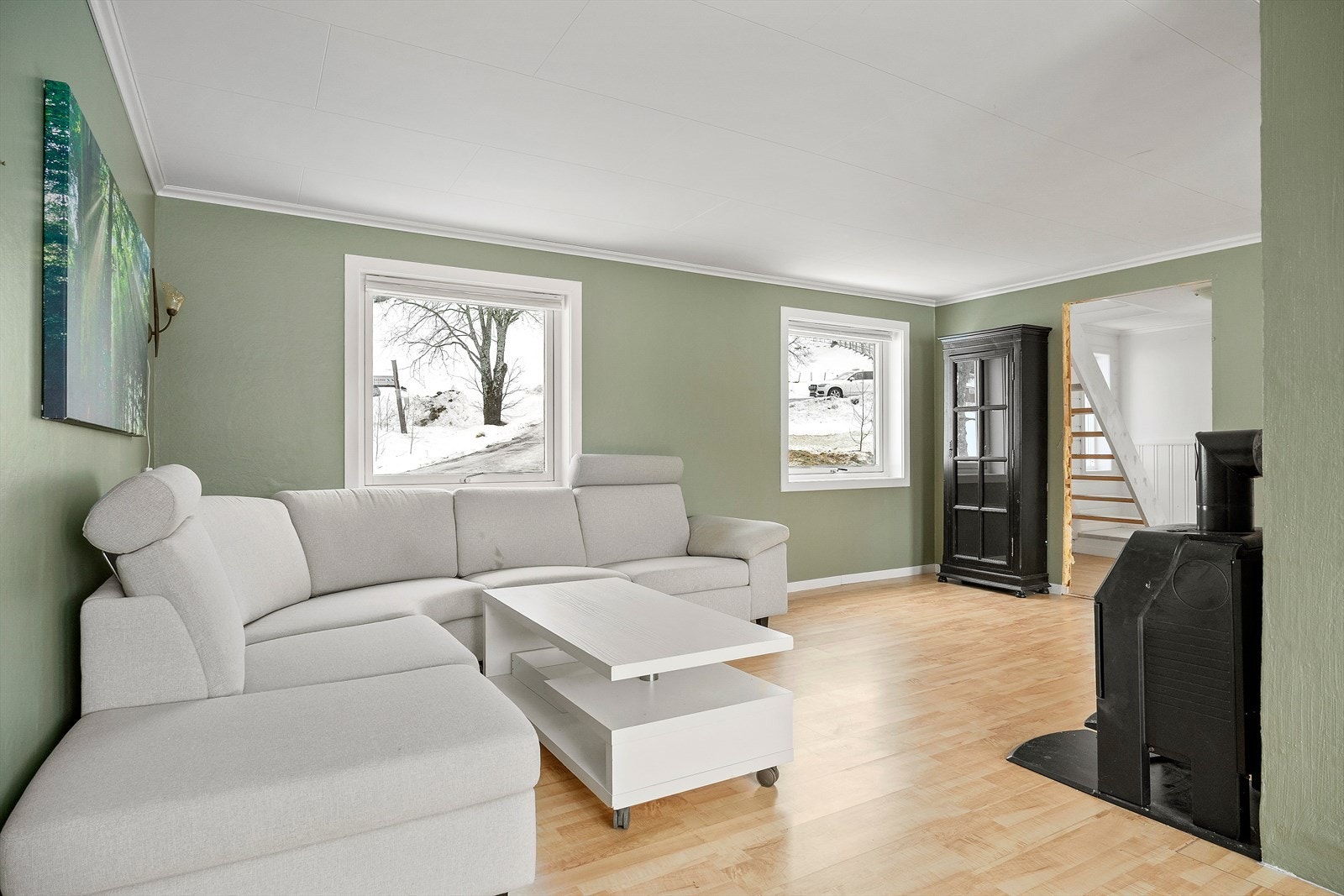 Boligen er liten og nett, med et målbart areal på 71 kvm Galleribilde