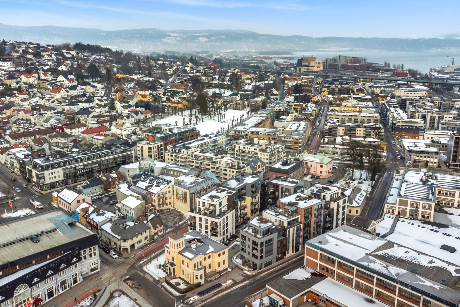 Syv unike byhus med 7 heiser/trappeganger ned til garasjeanlegget Galleribilde