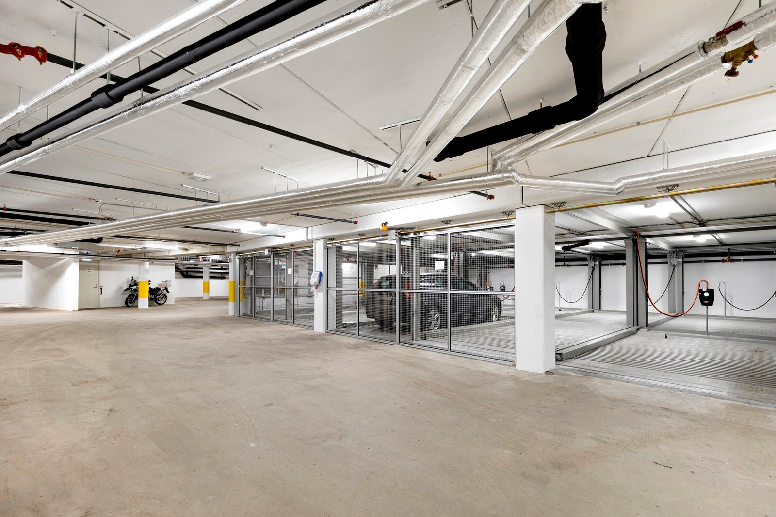 Full-automatisk garasjeanlegg (plass nr 59) med fjernavlest el bil-lader Galleribilde