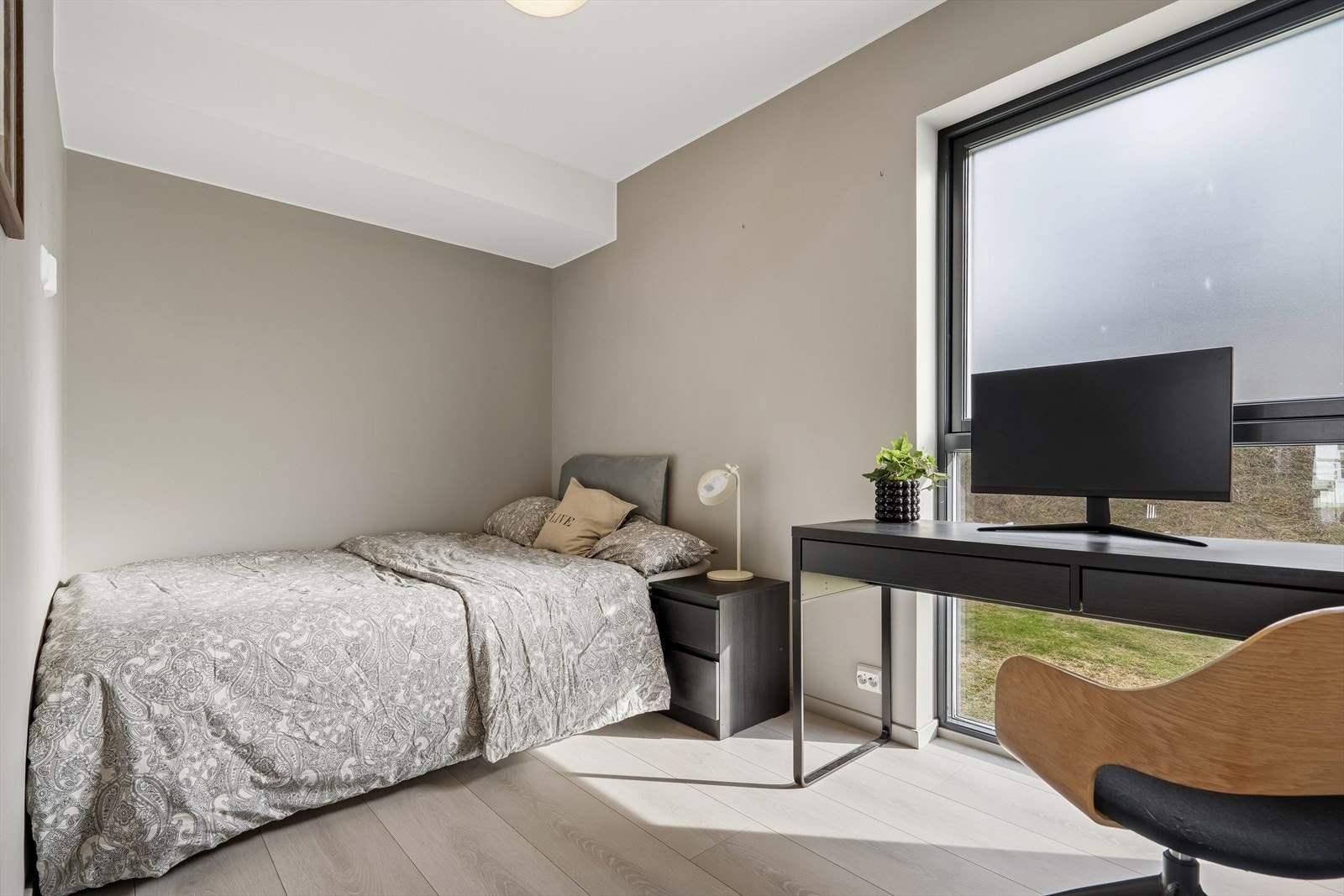 Gjesterommet er også av god størrelse og er også ypperlig som et kontor/barnerom Galleribilde