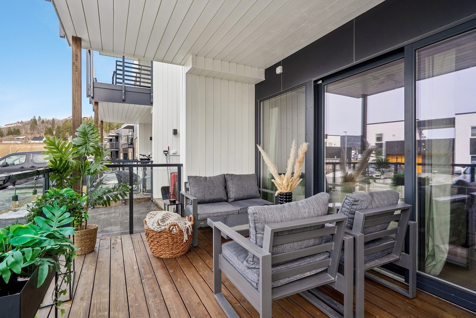 Terrassen er vestvendt og byr også på gode solforhold Galleribilde