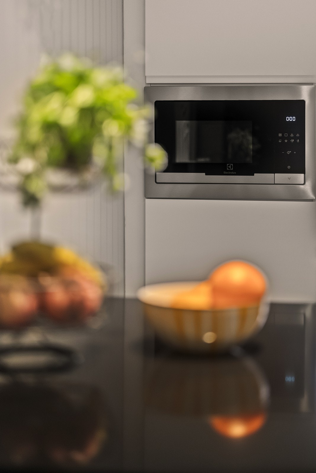 For en enklere hverdag er kjøkkenet også utstyrt med integrert mikrobølgeovn. Galleribilde